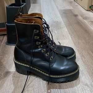 Dr Martens LEONA WOMEN'S VINTAGE SMOOTH LEATHER HEELED BOOTS